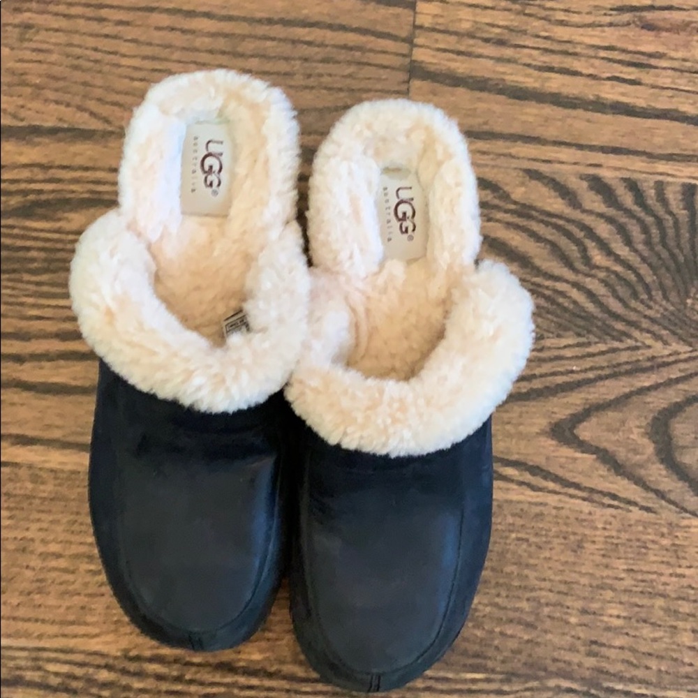 Uggs Womens Clogs.